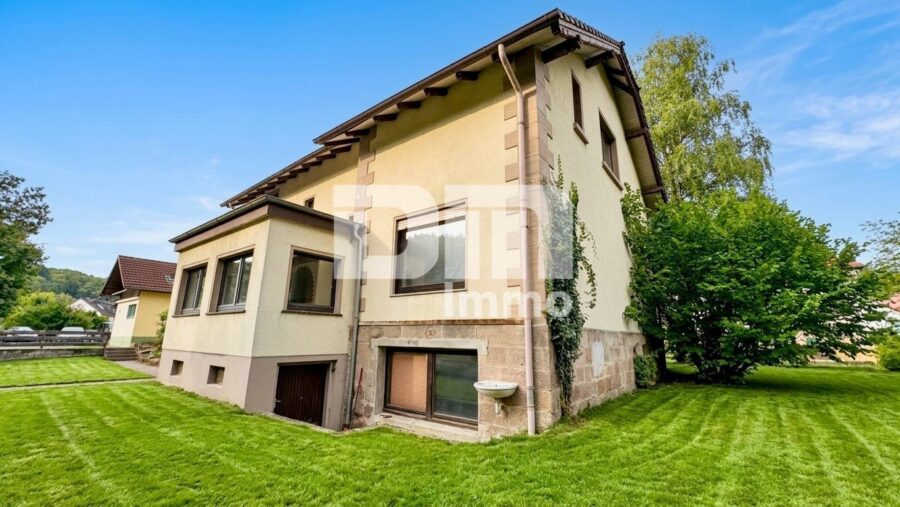 Großzügiges Einfamilienhaus mit viel Platz, riesigem Gartenareal und viel Potenzial - Rückansicht